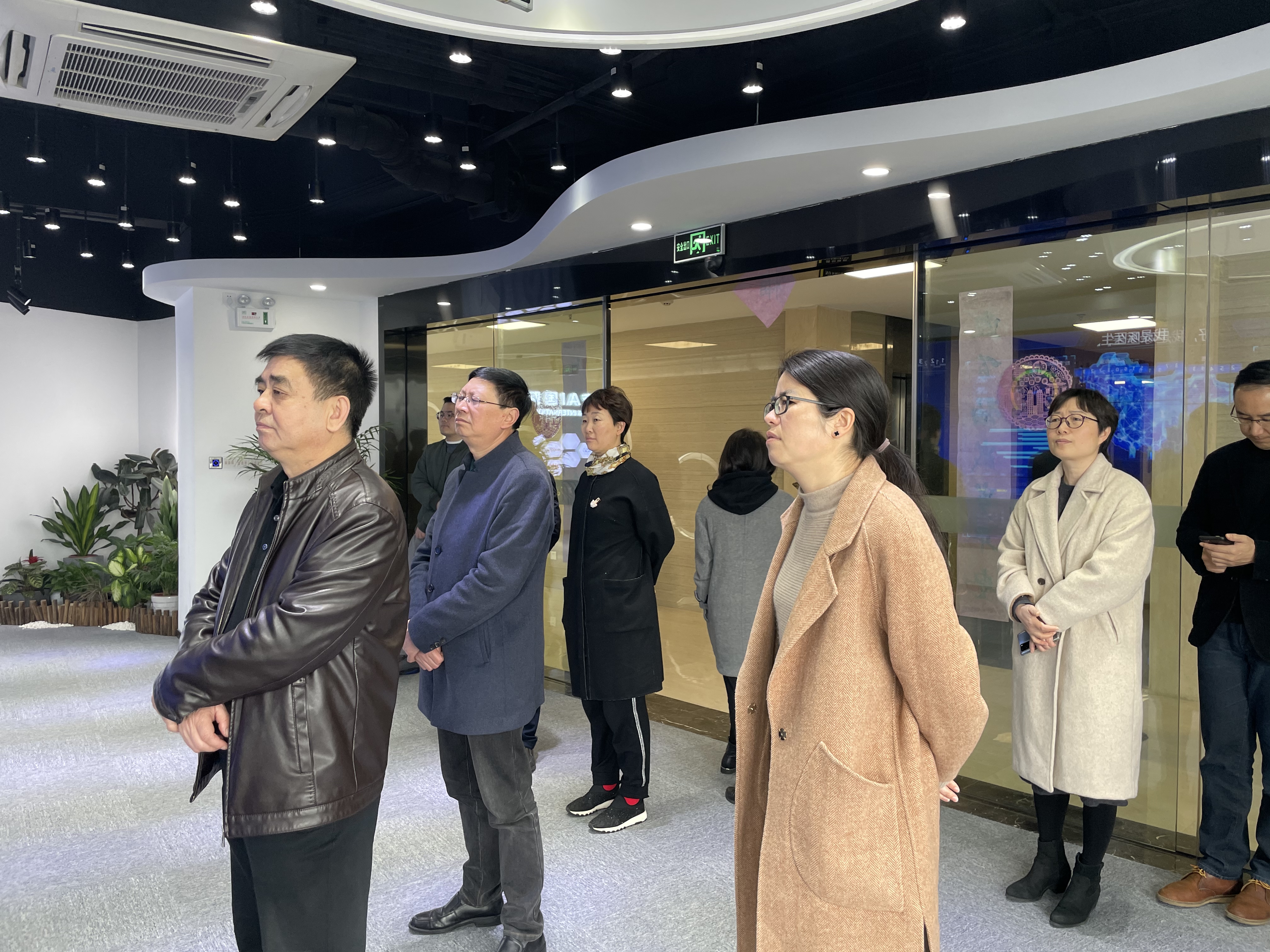 黃山市經(jīng)信局局長(zhǎng)馮學(xué)祥一行蒞臨健培科技考察調(diào)研數(shù)字醫(yī)療