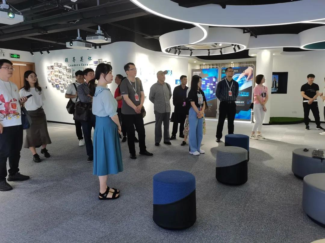 湖南省科技企業(yè)孵化器協(xié)會考察團(tuán)一行蒞臨健培科技考察調(diào)研